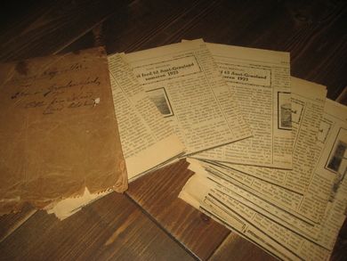 Utklipp fra aviser fra 30 tallet, med tema: Hans Reynolds: Fra ei Grønnlandsferd, samt litt fra Island.  .