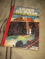 STRAUME, JOHAN: LIGAEN VED MUREN. 1969.