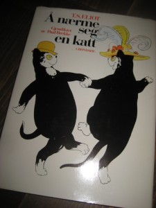 ELIOT: Å nerme seg en katt. 1985.