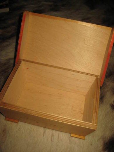 Pent lite treskrin ca 18*16 cm stort ca 8 cm høgt 60 tallet