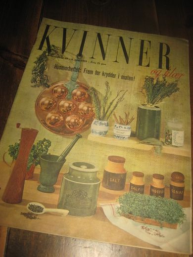 1959 nr 019 KVINNER og klær