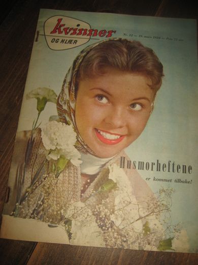 1958 nr 012 KVINNER og klær