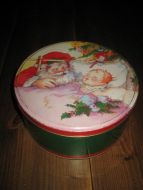 Pen kakeboks med julemotiv ca 20 cm i diameter 10 cm høg