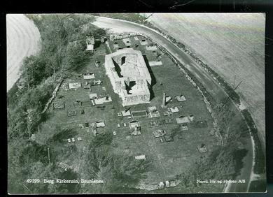 Berg kirkeruin Brunlanes