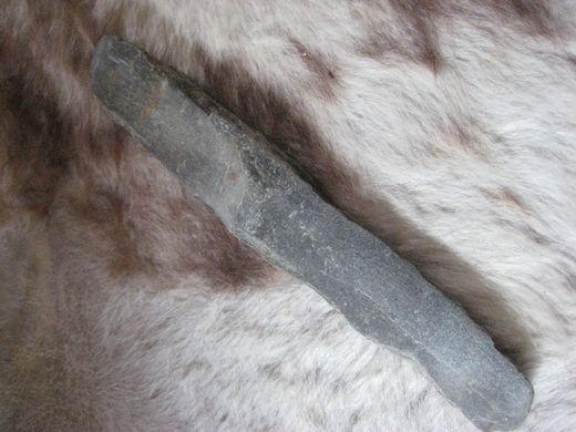 Gammelt og velbrukt bryne ca 30 cm langt