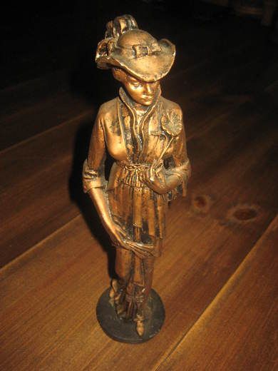 Pen dame ca 26 cm høg
