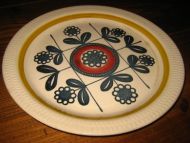 Flat tallerken fra Stavangerflint, ca 24 cm i diameter,. 