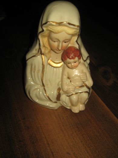 Pen porselensfigur ca 15 cm høg