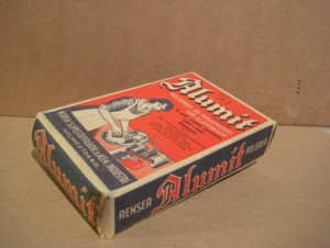 Pakke med ubrukt og inntakt innhold, Alumit POLERINGS OG PUSSEMIDDEL FOR ALUMINIUM. Fra NORSK SLIPESTOFFABRIK OG KEM. INDUSTRI, HOLMESTRAND. 50 tallet.
