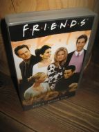 FRIENDS SERIE 6 EPISODE 21-24 15 ÅR 104 MIN 2000