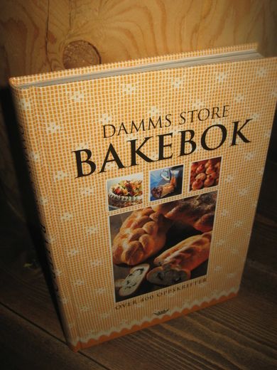 DAMMS STORE KOKEBOK. 2003.