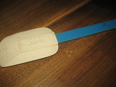 Norskprodusert slikkepott med trehandtak 60 tallet