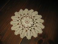 Pen rund hekla brikke ca 16 cm i diameter