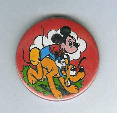 Eldre button med Disney motiv Mickey og Pluto