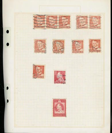 Lot med Danske frimerker montert på plate.