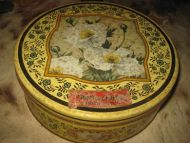 Gammel kjeksboks Huntley & Palmers ASSORTED BISCULTS 50 tallet Ca 25 cm i diameter