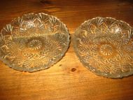 Pressglass dessertskåler selge under ett ca 14 cm i diameter