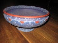 Pen skål med stett ca 25 cm i diameter ca 13 cm høg Pen