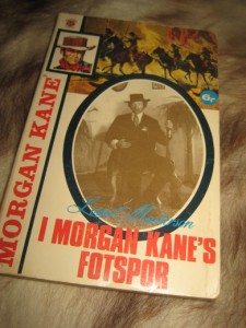 I MORGAN KANE'S FOTSPOR. 1. opplag, 1975.