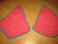 Lott med 2 pene hekla grytekluter Ca 28 cm høge Dette er pakke nr 2