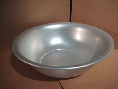 Strøkent og ubrukt vaskefat fra 50 tallet 32 cm i diameter