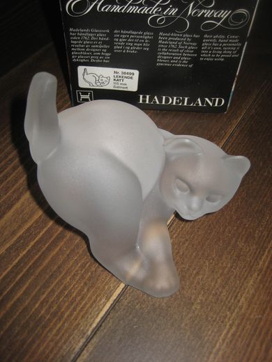 Ubrukt og meget pen figur fra Hadeland LEKENDE KATT Satinert 70 tallet ??