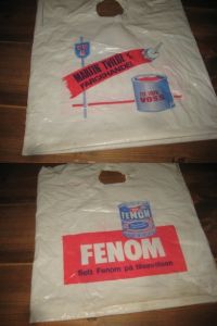 Spesiell plastnett med reklame  for JOTUN FENOM, fra MARTIN TVILDE FARGEHANDEL, VOSS 1981. 