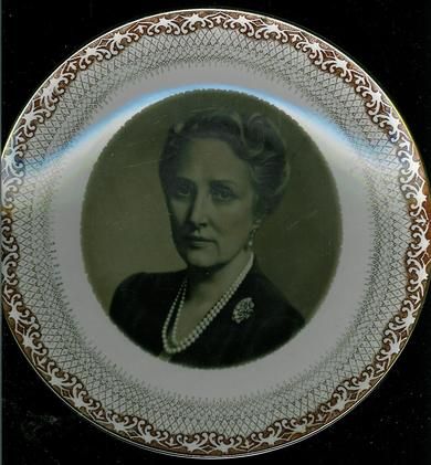 Pyntetallerken med Martha. 1954.
