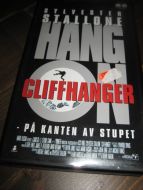 CLIFFHANGER med Sylvester Stallone 1993 18 år 113 min