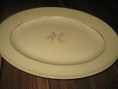 Rørstrand ovalt fat, ca 29 cm i diameter. 40-50 tallet.