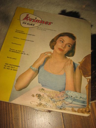 1955 nr 044 KVINNER OG KLÆR
