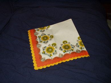 Serviett med blomstermotiv fra eldre samling