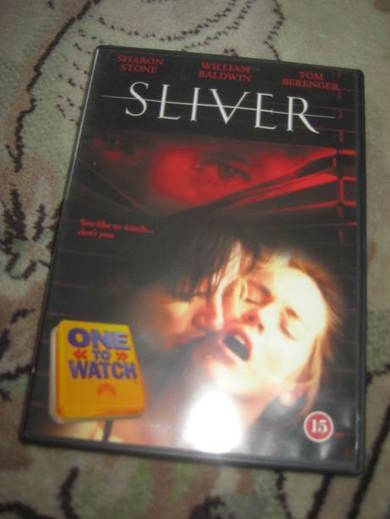 SLIVER. 19993, 103 MIN, 15 ÅR