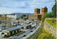 Oslo. Rådhuset og havna sett fra Akershus festning.
