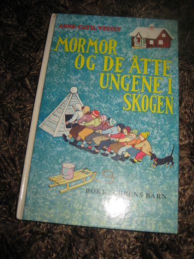 VESTLY: MORMOR OG DE ÅTTE UNGENE I SKOGEN 1982