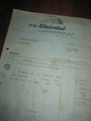 Faktura fra T H KLEIVDAL LÆRFABRIKK LAKSEVÅG BERGEN 13-1-58