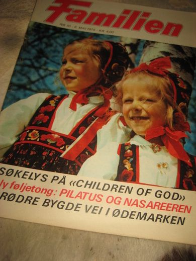 1975 nr 010 Familien