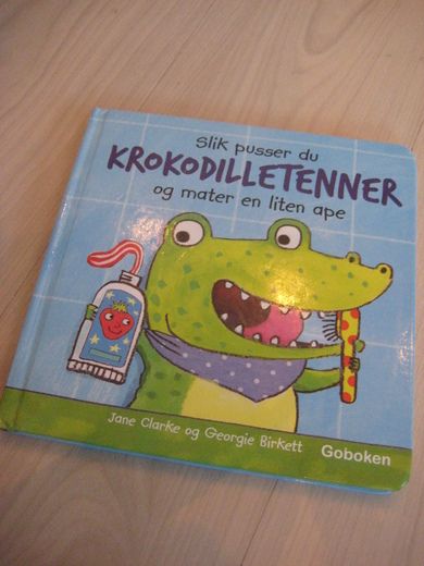 Slik pusser du krokodille tenner OG MATER EN LITEN APE 2015