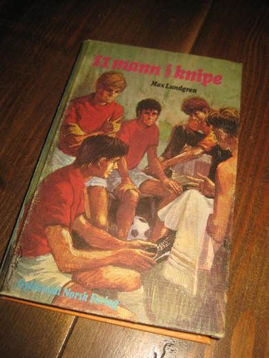 LUNDGREN: 11 MAN I KNIPE. 1974.