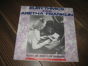 EURYTHMICS AND ARETHA FRANKLIN: SISTERS ARE DOIN'T IT FOR THEMSELVES. 1985.