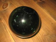 Meget pen rund kavlkule brukt ved garnfiske i gamle dager Uten seis Ca 9 cm i diameter Tidleg 1900 Mørk grønn