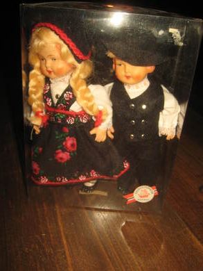 Pene dokker fra SOUVENIERPRODUKTER 60 tallet selges under ett Hallingdal