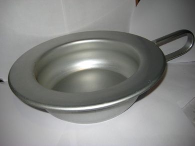 Gammelt og pent bekken i metall Høyang 50 tallet