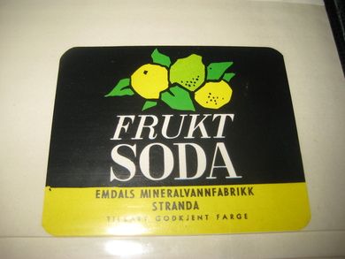 Strøken etikett fra Emdals Mineralvannfabrikk Stranda: FRUKT SODA 60- 70 tallet