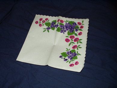 Serviett med blomstermotiv fra eldre samling