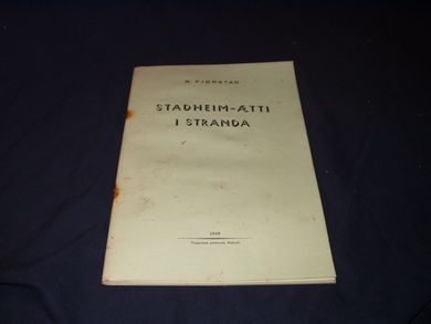 Fjørstad, O. : STADHEIMÆTTI I STRANDA  1949