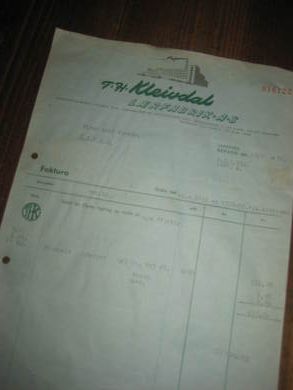 Faktura fra T H KLEIVDAL LÆRFABRIKK LAKSEVÅG BERGEN19 2 58