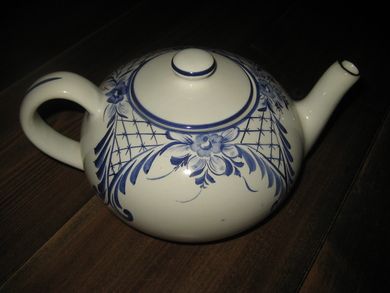 Hel og pen tekanne………