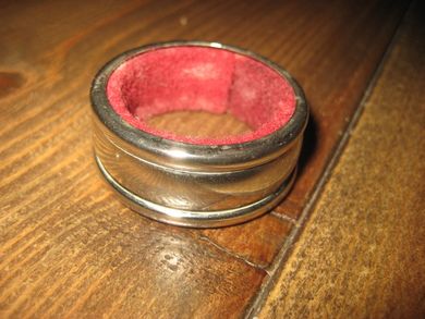 Kva er no dette ? Serviettholder ?? Ca 4 cm i diameter