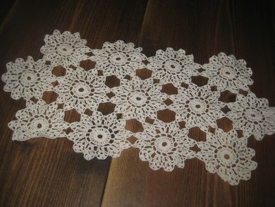 Pent heklearbeid ca 30 cm langt